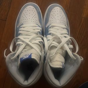 Jordan 1 hyper royals